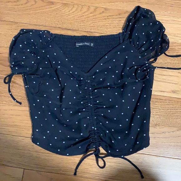 Abercrombie & Fitch Tops - Gorgeous Abercrombie Crop Top
